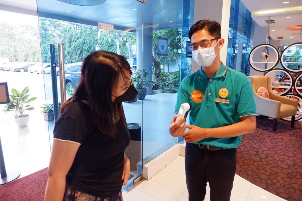 News Hotel Waru Sidoarjo Ngoại thất bức ảnh
