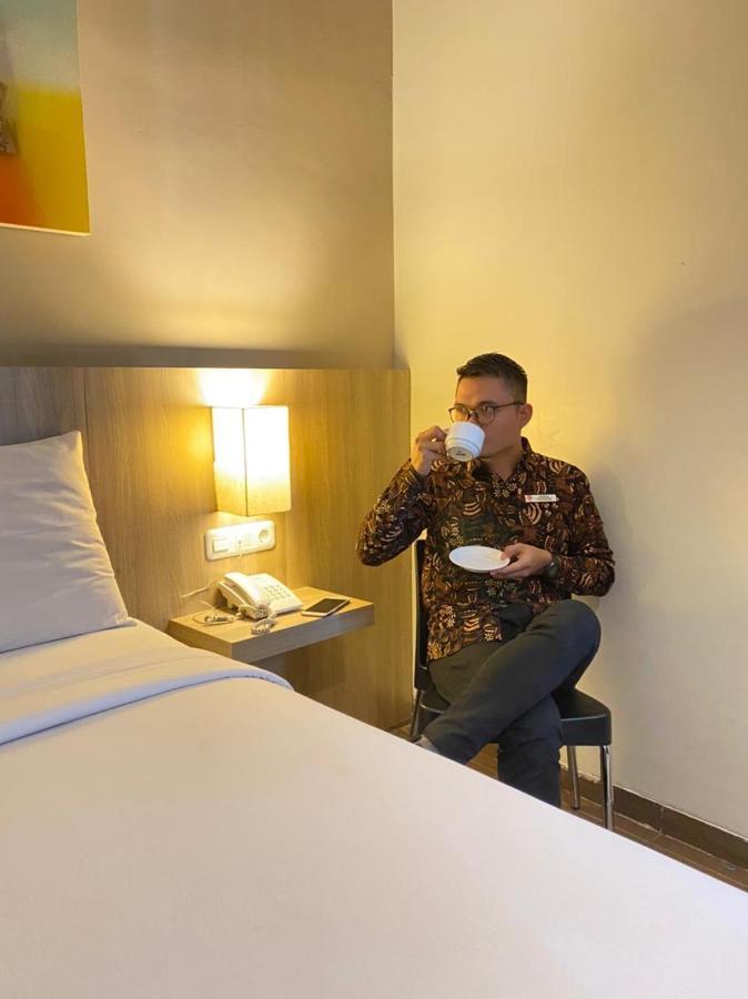 News Hotel Waru Sidoarjo Ngoại thất bức ảnh