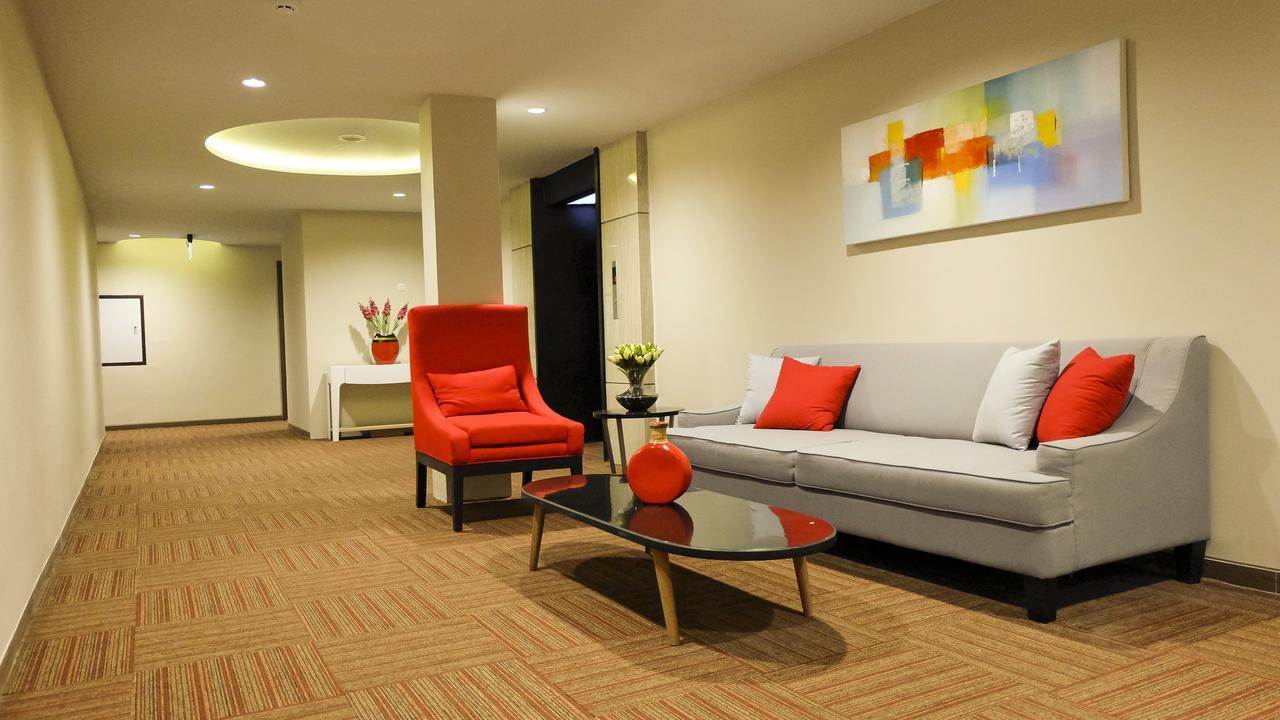 News Hotel Waru Sidoarjo Ngoại thất bức ảnh